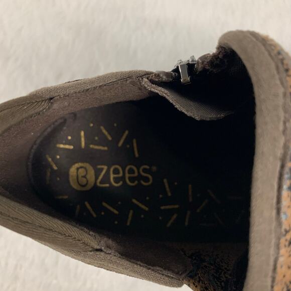 BZees Women's  Domino Ankle Boots Size 6.5 - Picture 7 of 9